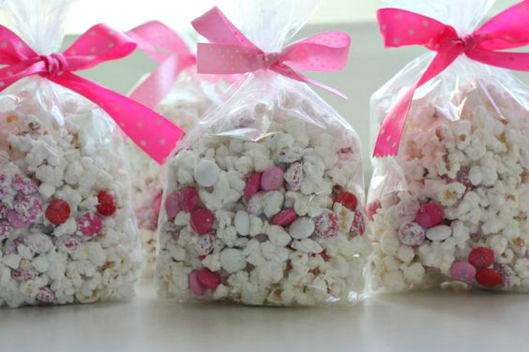 Valentine gift ideas @michellepaigeblogs.com Valentine Confetti