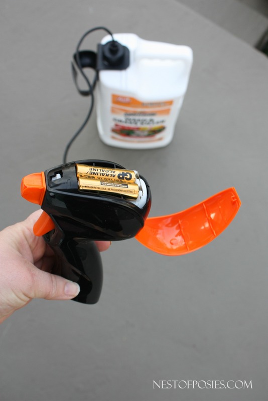 Spectracide Spray operates with batteries for ease!