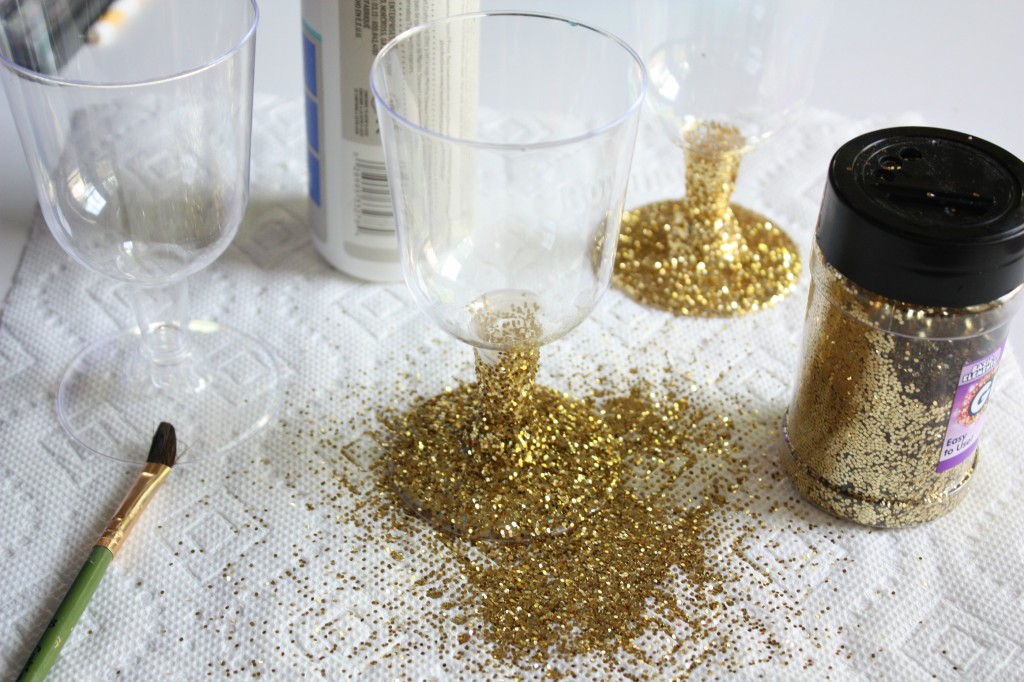 How to make Glitter Party Cups