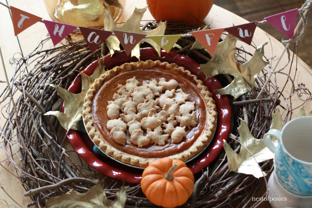 A creative way to style your pie or cake for Thanksgiving