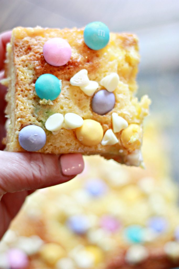 M&M'S White Chocolate Easter Lemon Gooey Bars