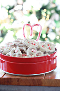 Slow Cooker Chocolate Peppermint Pretzels