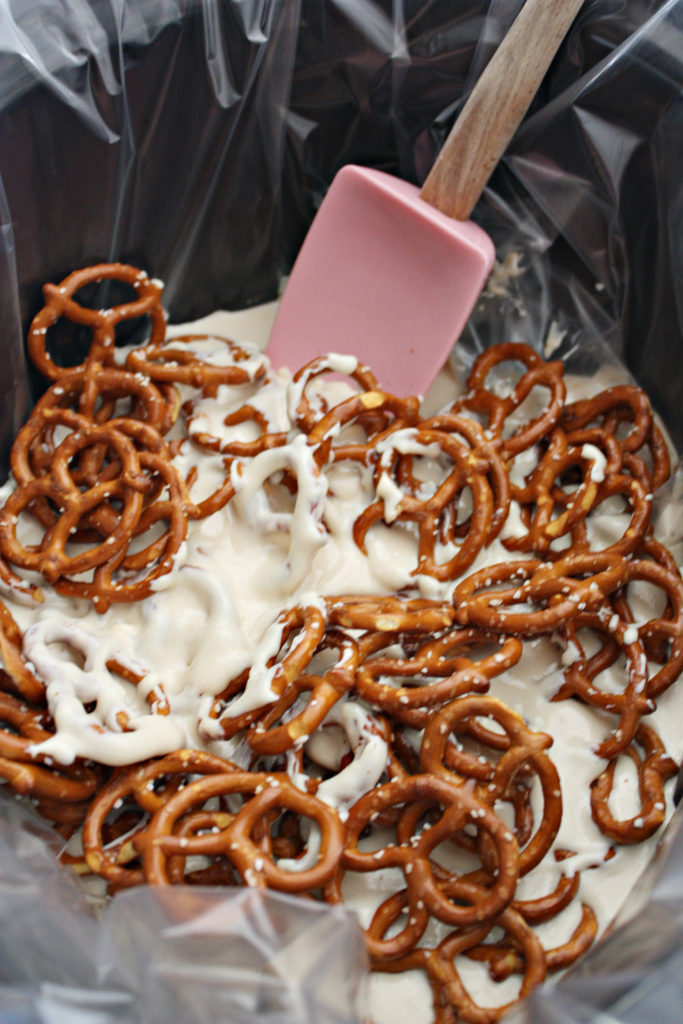 Slow Cooker Chocolate Peppermint Pretzels